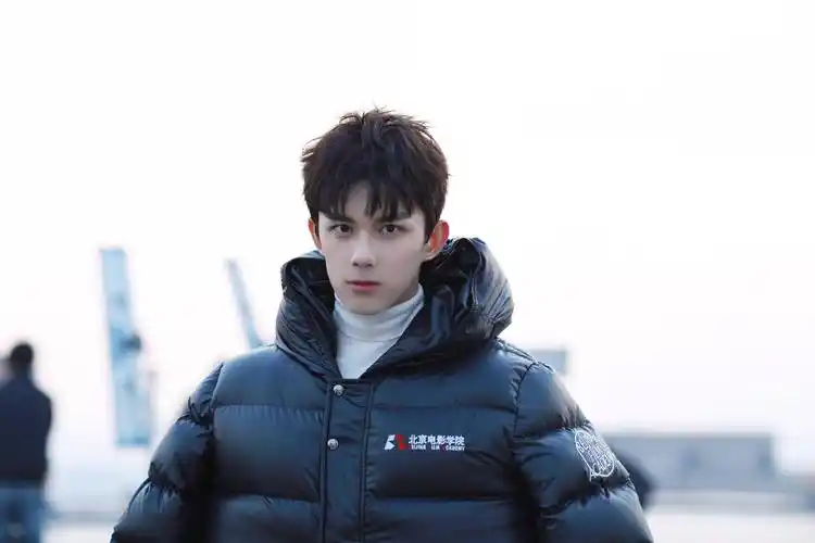 别硬演初恋角色,10位男明星,站在那就是"人间白月光"_气质_黄轩_时候