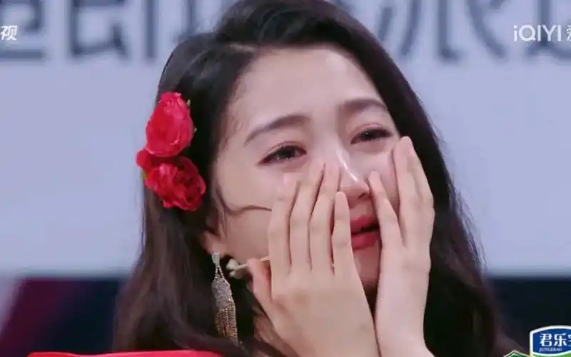 关晓彤这一哭,教会了我要怎么谈恋爱