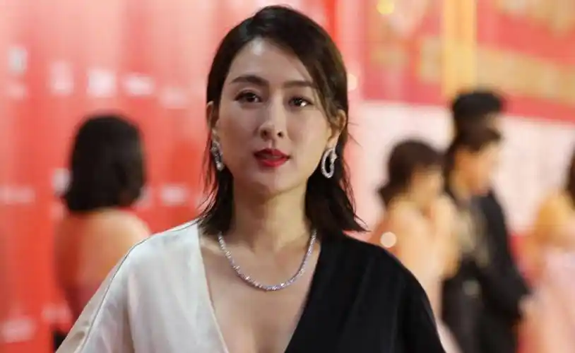 被孔令辉赶出家门,替李小璐发声,马苏:没有一个理发师是无辜的_社会