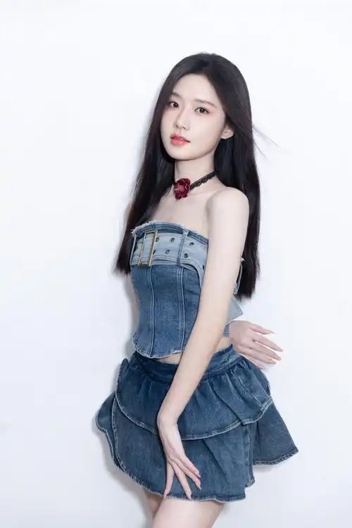 陈意涵estelle超话舞台与麦克风,和青春相迎,把甜蜜与青涩写进歌词,用