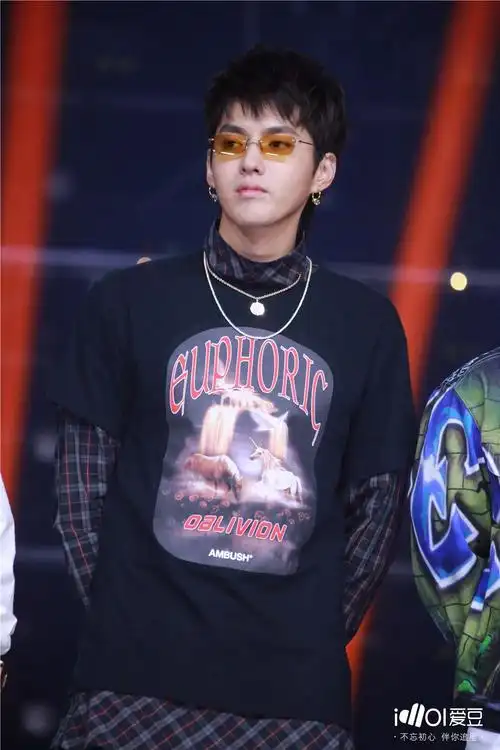 2018吴亦凡《中国新说唱》"潮流打卡日"开播发布会_高清图片大全-爱豆
