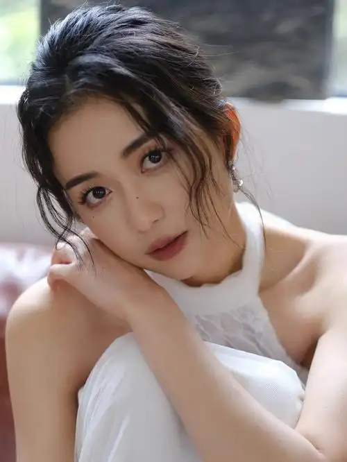 昆明陈乔恩来了你说像不像08