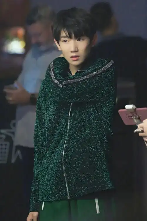 王源洛杉矶十七岁神图,清冷高贵