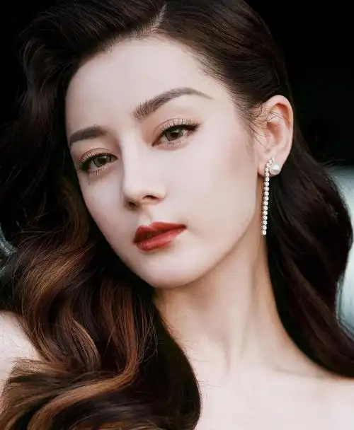 迪丽热巴穿抹胸高开叉薄纱裙,风情万种,美艳动人!_高清图集_新浪网