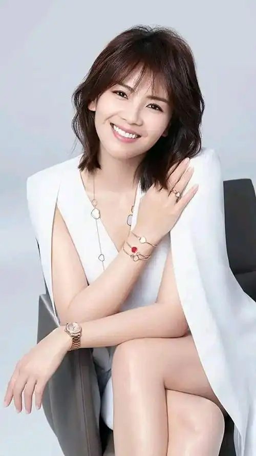 刘涛精美壁纸:笑容甜美,美丽优雅,太迷人了!