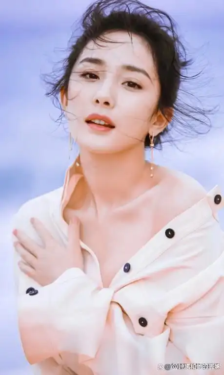 你没见过的杨幂海边写真很粉很嫩