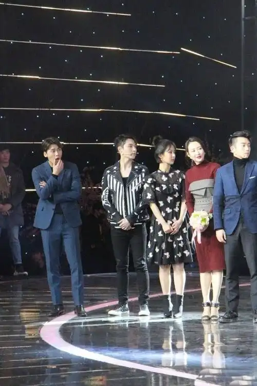 李易峰与张艺兴同框,原来两位帅哥颜值相差这么多!