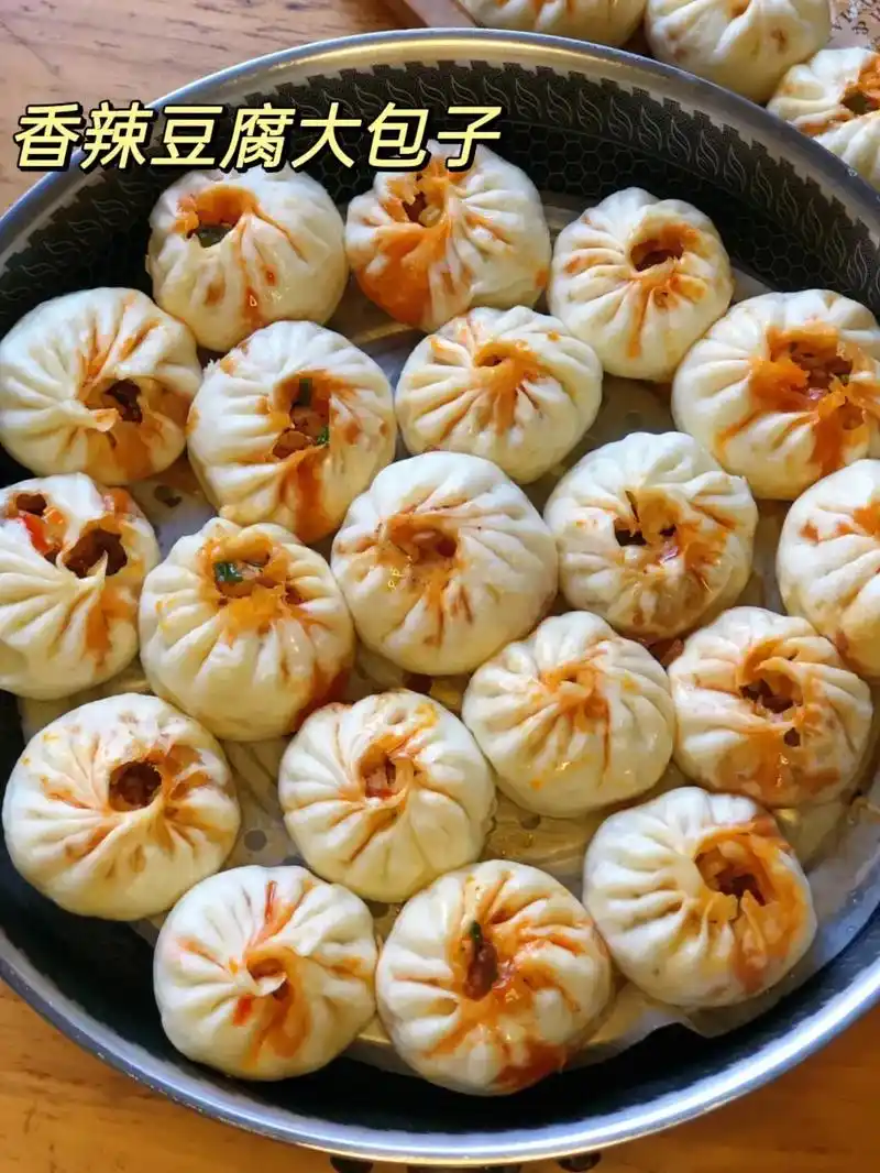 巨好吃的香辣豆腐包子,接连炫了三个!蒸一锅大包子准备过年喽# - 抖音