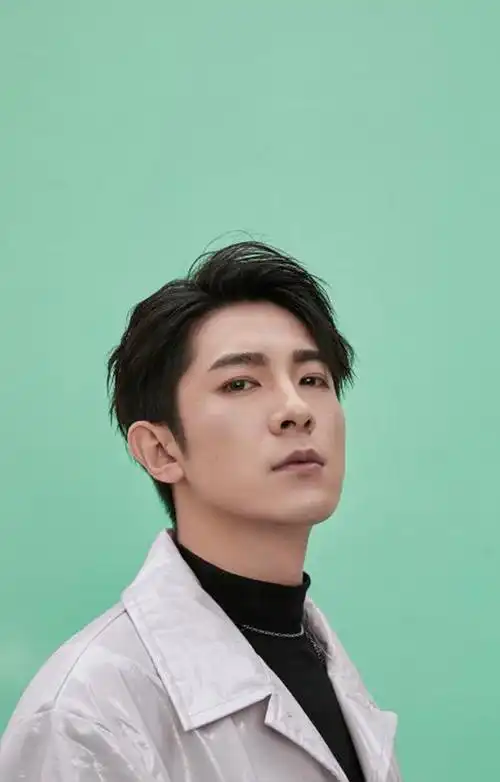 季肖冰时尚杂志写真图片