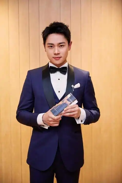 丁宝桢主演曹骏曾是红极一时的童星恋爱受挫后仍未婚