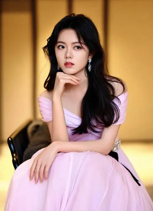 明星妆容大赏##00后小花红毯盘点