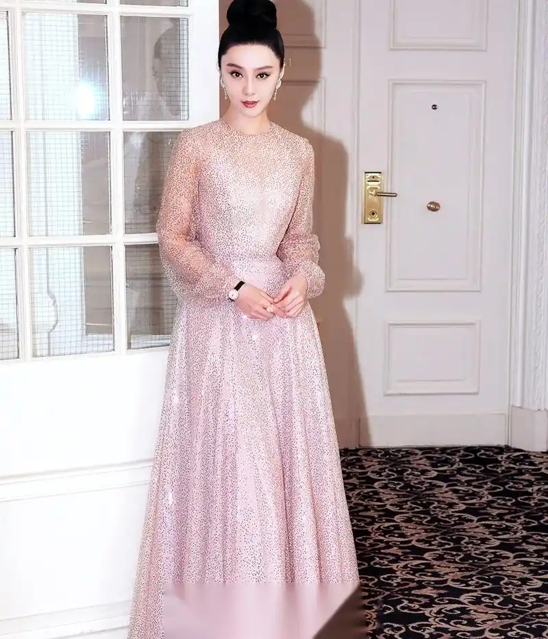 戛纳电影节#中国著名女艺人范冰冰身着ralphandrusso,2018春夏高级