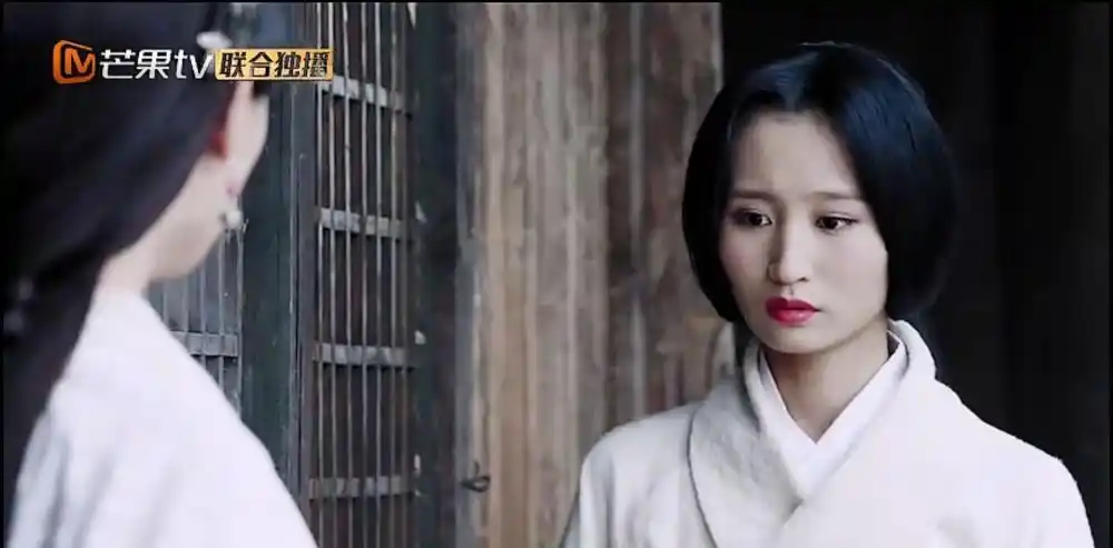 他在这部古装断案剧中,饰演的是男主狄仁杰,而聂欢饰演的角色叫冷月