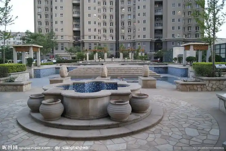 小区的喷水池图片