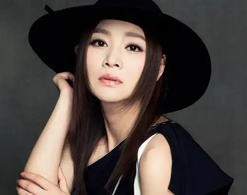 我的体育老师:田野饰演者王维维,在私生活中更性感!