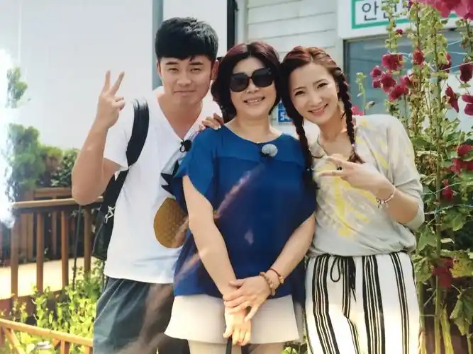 回顾陈赫:二婚娶大1岁张子萱,婚后连生二胎,如今一家四口其乐融融