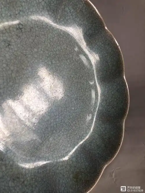 北宋张公巷汝窑花口盘鉴赏