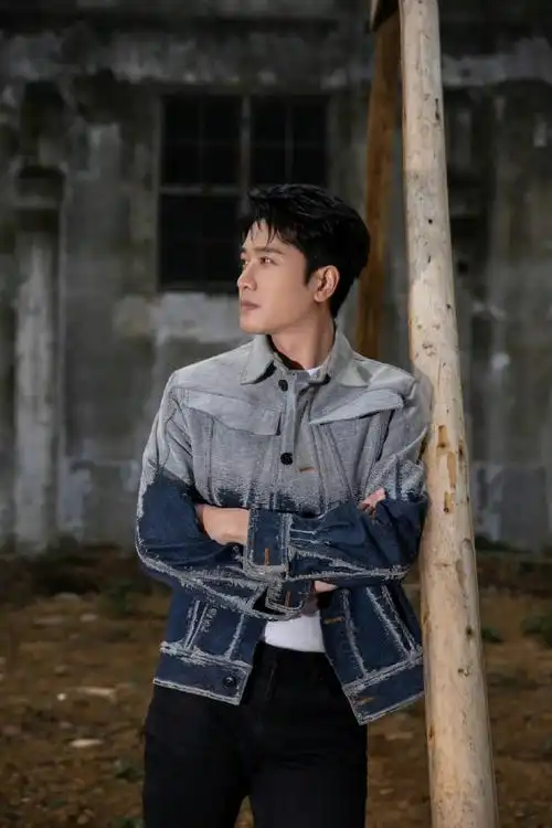 彭冠英你好星期六牛仔衣剧照