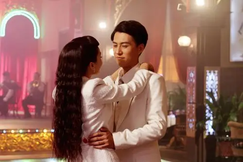 靳东与周扬共舞沈剑秋与林怡惺惺相惜搜狐娱乐讯 由青年演员靳东,周扬