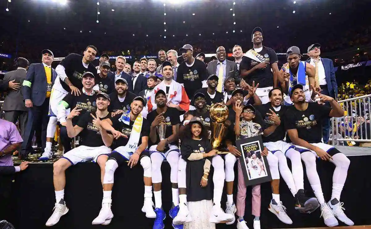 勇士队更衣室矛盾激化,明年杜少必走人?