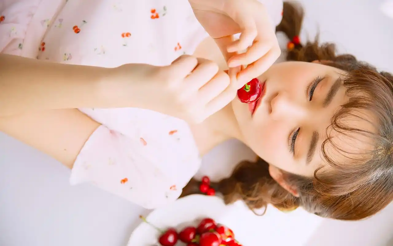 日系甜美美女写真图片桌面壁纸