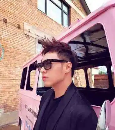 潘玮柏飞机头发型 潘玮柏20年来的经典发型变化,第5种一直被众人模仿