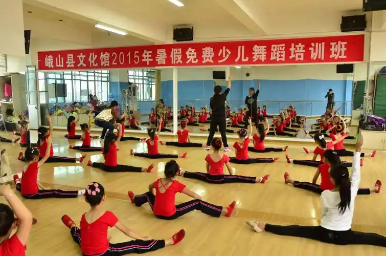 2015年峨山县文化馆暑期少儿舞蹈培训班