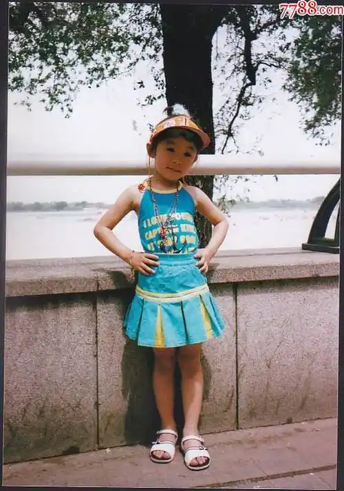 小女孩留影_老照片_影像会馆【7788收藏__收藏热线】