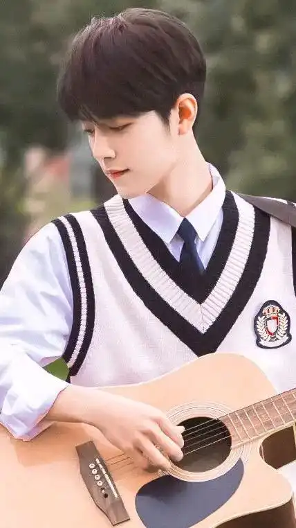 肖战的校园风穿搭!