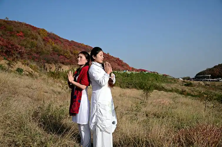 美女禅修在黄岗