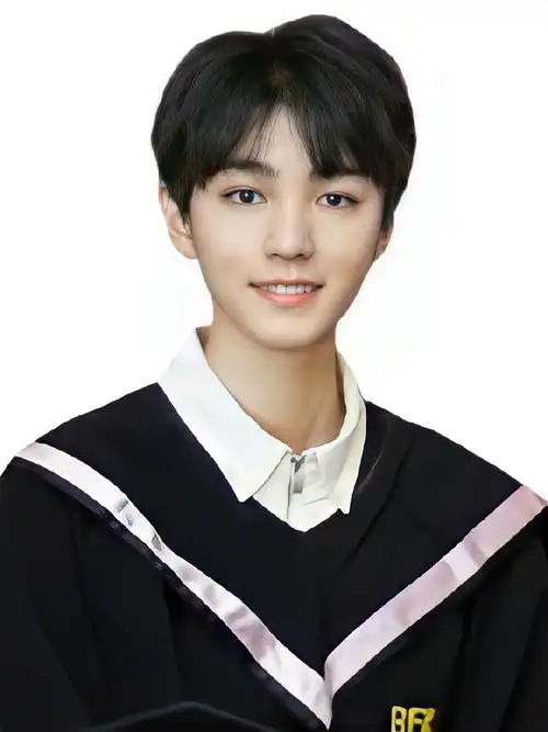 tfboys分享210613王俊凯粉丝制作证件照合集五官优越一脸正气