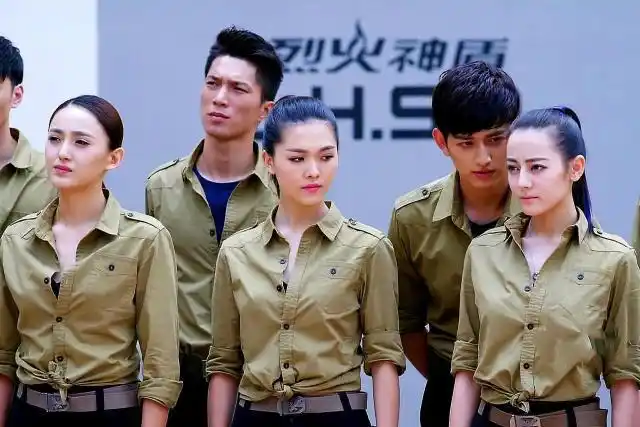 《麻辣变形计》:"胖迪",驾驶滑翔伞,畅游天蓝白云间