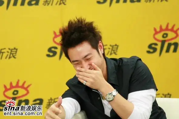 图文:潘玮柏做客-嘴唇厚是因为吃了太辣的东西