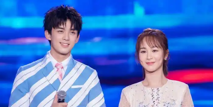 有一种"漂亮"叫做吴磊姐姐,看清正脸后,她也可以单独出道了