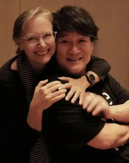 相爱38年,妻子却被嘲讽,他为何从不解释?_周华健_康粹兰_天王