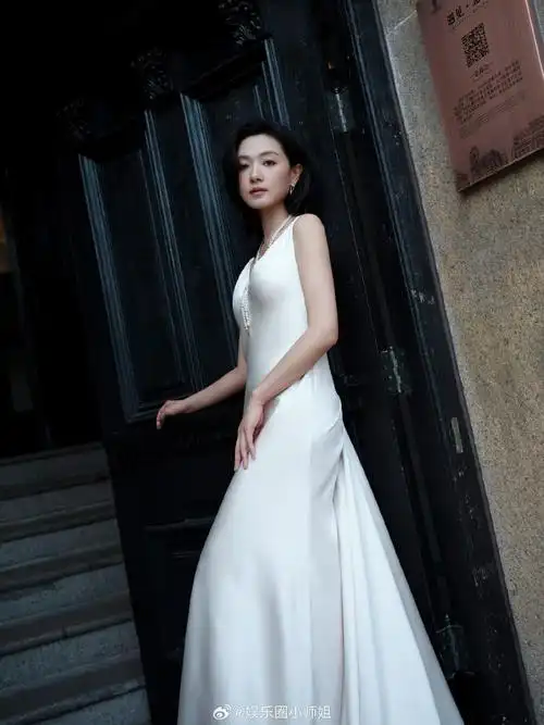 万茜锁骨发##万茜白月光造型