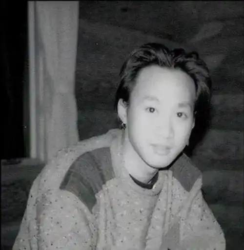 在日本,经纪人为黄家驹拍下的最后一张个人照片