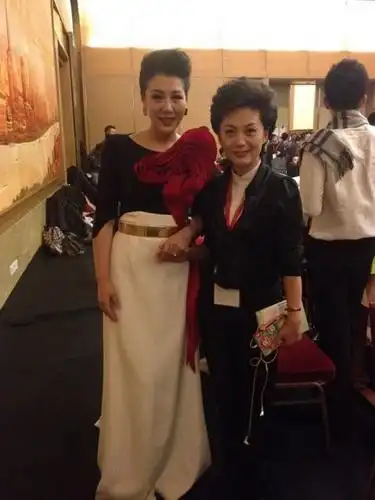 2013年1月13日,青年歌唱家王喆在北京人民大会堂宴会厅出席"百花迎春"