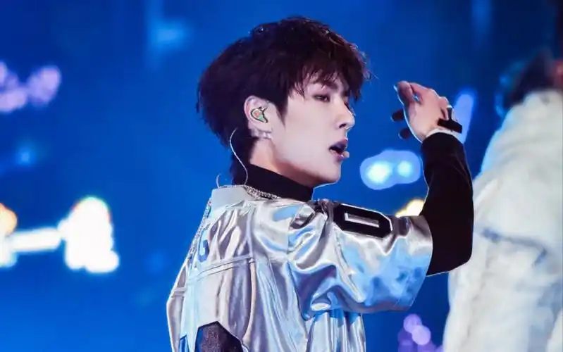 181231湖南卫视跨年演唱会fire王一博focusj2yibo饭拍视频