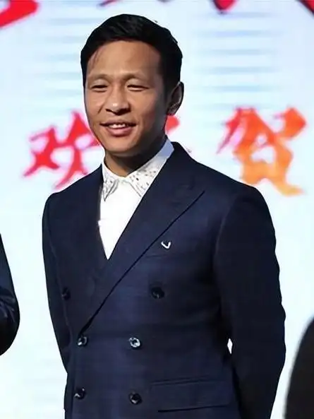 43岁宋小宝突然爆改,看起来年轻20岁,网友评论:未来小品要看谁