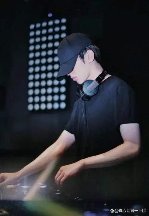 堕胎风波之后蔡徐坤回国准备复出别再拿男明星不能恋爱说事了