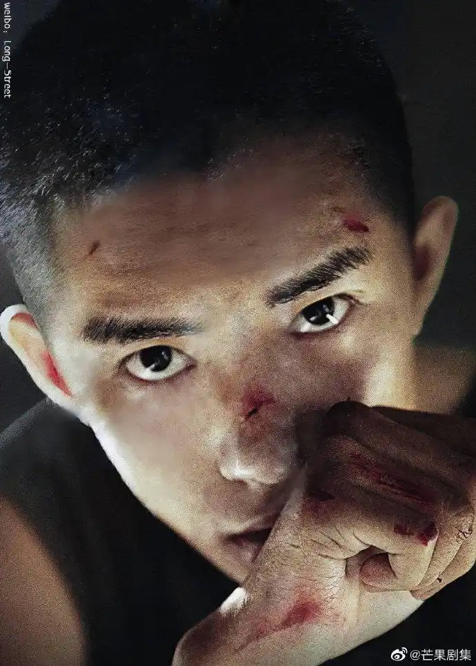 tfboys分享201106寸头的易烊千玺依旧帅气真能扛得住颜值的考验