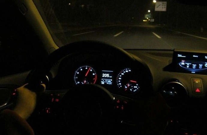 原创春节将至大家认为开车回家是白天舒服还是晚上舒服