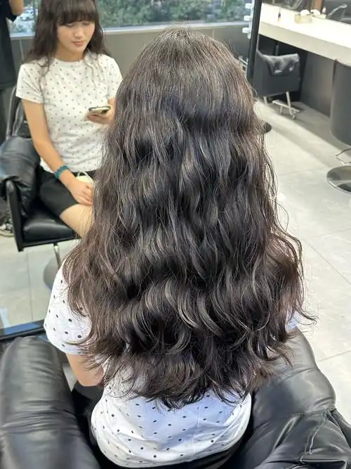 中长发烫发发型推荐 烫发 法式羊毛卷