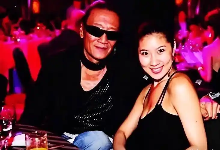 谢贤12年,用青春换走2000万的coco,现在过得怎么样了_coco_张柏芝