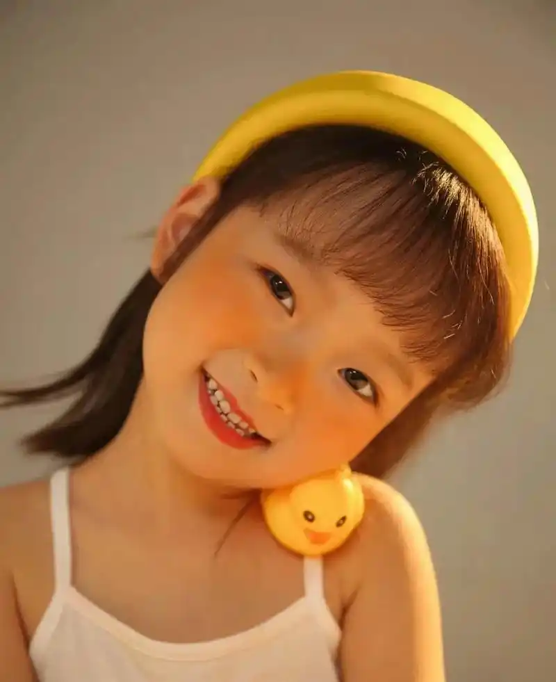 【煜然摄影美学馆】 儿童肖象|可爱简约一 五周岁的小美妞  - 抖音