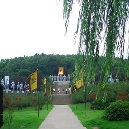 无锡青龙山公墓环境江苏无锡青龙山公墓是无锡市区历史最悠久,用户群