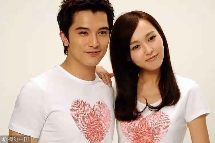 唐嫣与前男友旧照曝光与造型师说笑惹吃醋