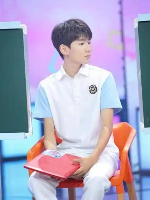 tfboys穿上校园风的衣服,满满的都是青春!_王俊凯_王源_成长