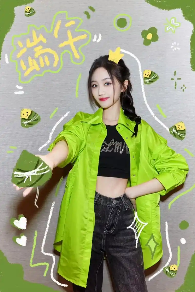 吴宣仪端午营业照来了,感觉她好适合绿色衬衣,看着特别舒服,有清爽感.